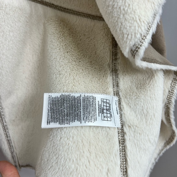 Guess Faux Fur Vest - Picture 4 of 5